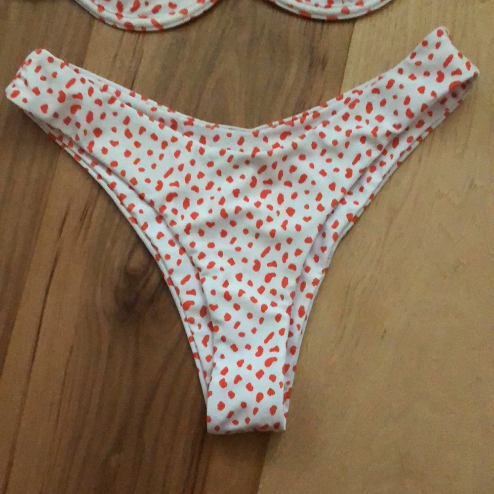 BIKINI - Picture 3 of 4